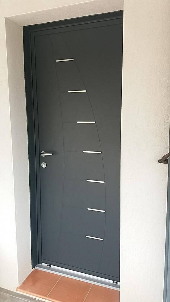 Pose d'une porte d'entre  Puget ville