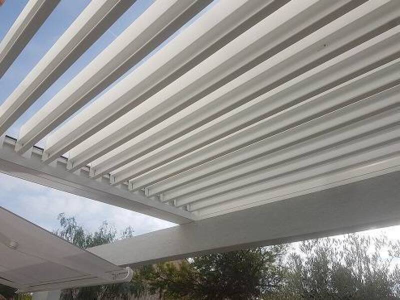 PERGOLA BIOCLIMATIQUE MODELE OPERA INSTALLEE PAR TECHNI RENOV ROCBARON